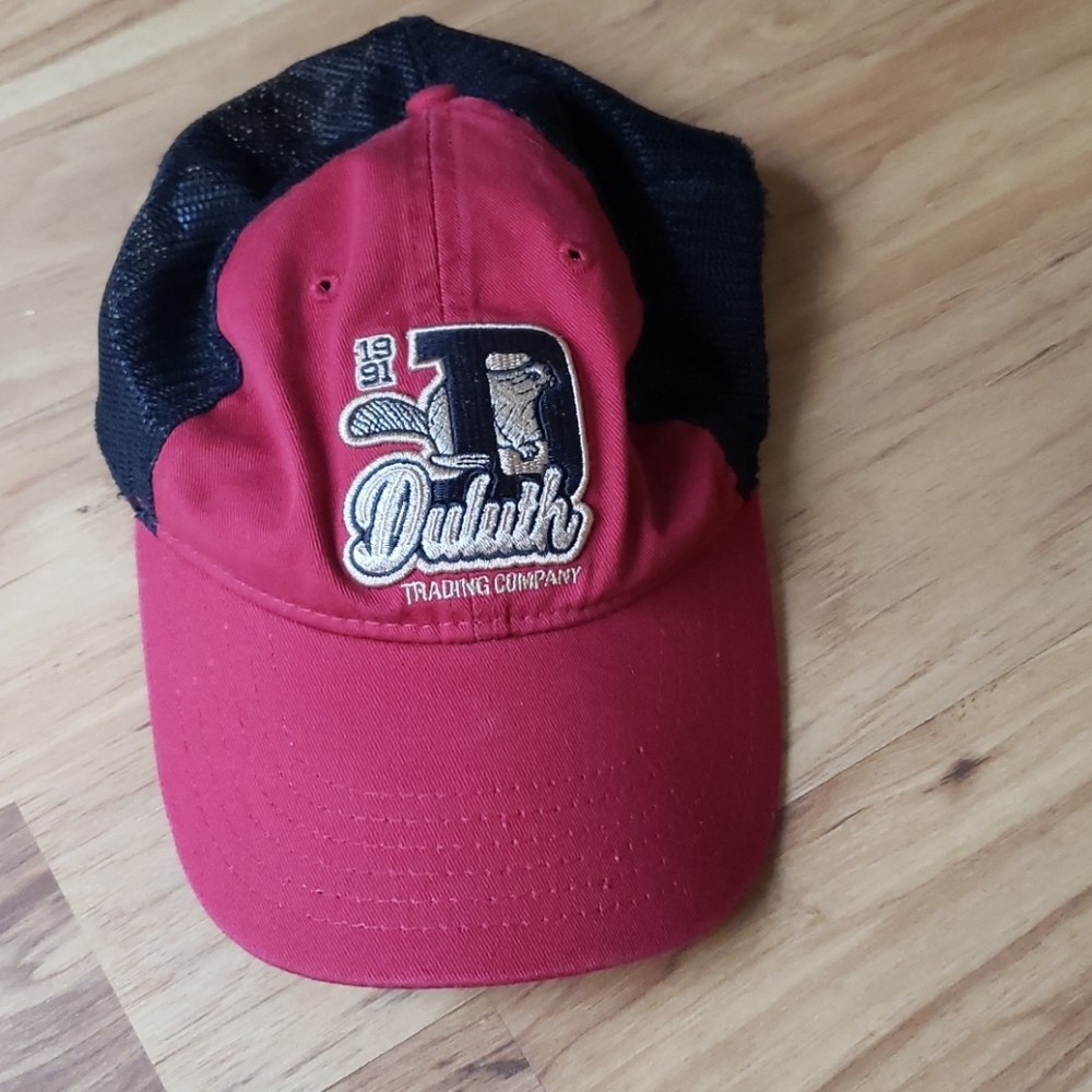 Duluth Trading Company trucker baseball cap hat